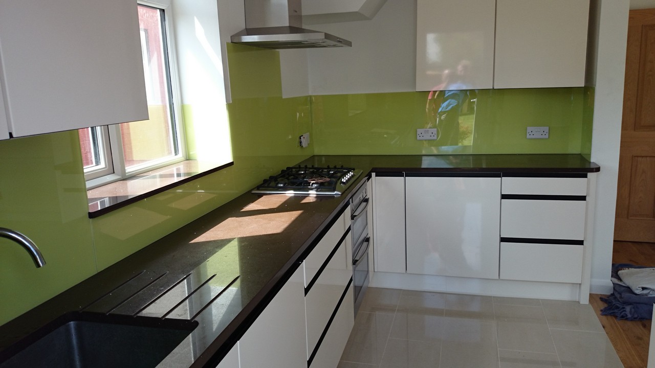 Lime green glass kitchen splashback installed by Tring glaziers